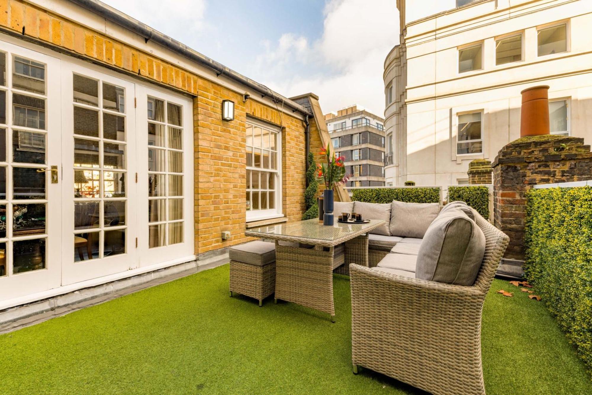 Mayfair 9-bed Townhouse - Sleeps 16 Patio & Ac London